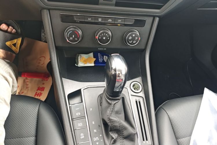Volkswagen Lavida 2018 car image #14