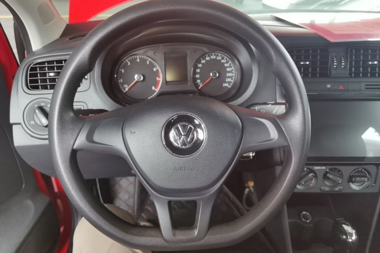 Volkswagen Polo 2017 car image #11
