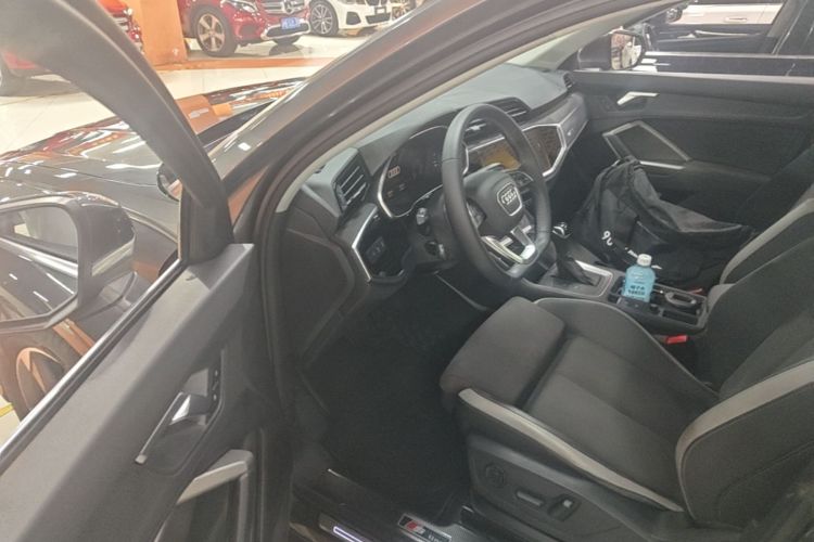 Audi Q3 2023 car image #16
