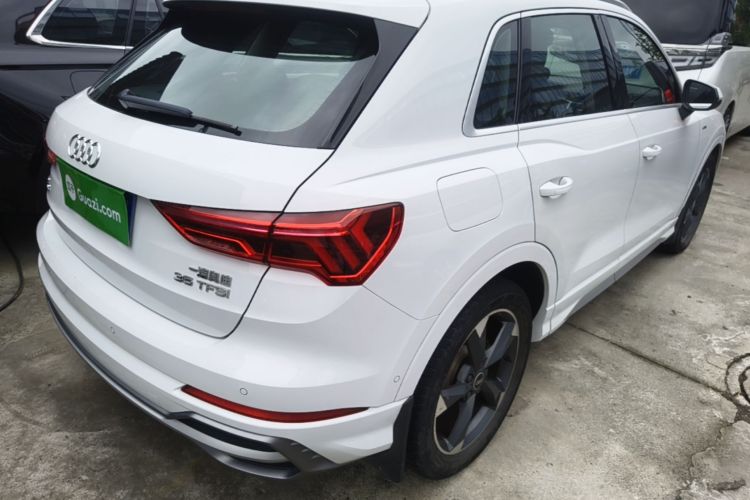 Audi Q3 2022 car image #5