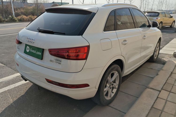 Audi Q3 2018 car image #5