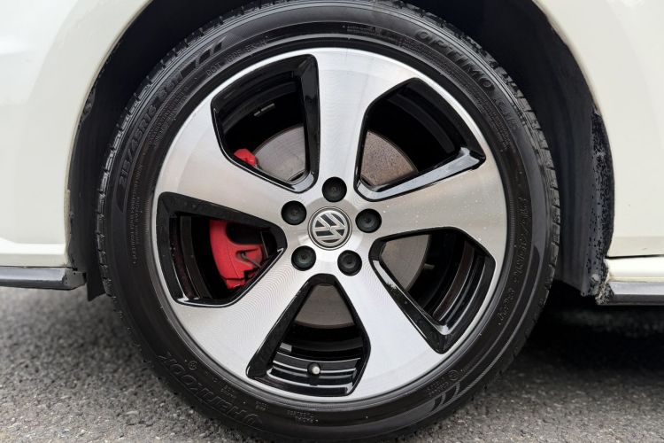 Volkswagen Polo 2016 car image #8