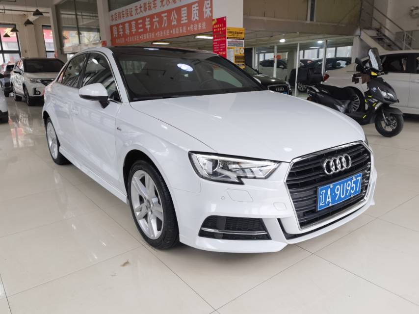 Audi A3 2018 car image #3