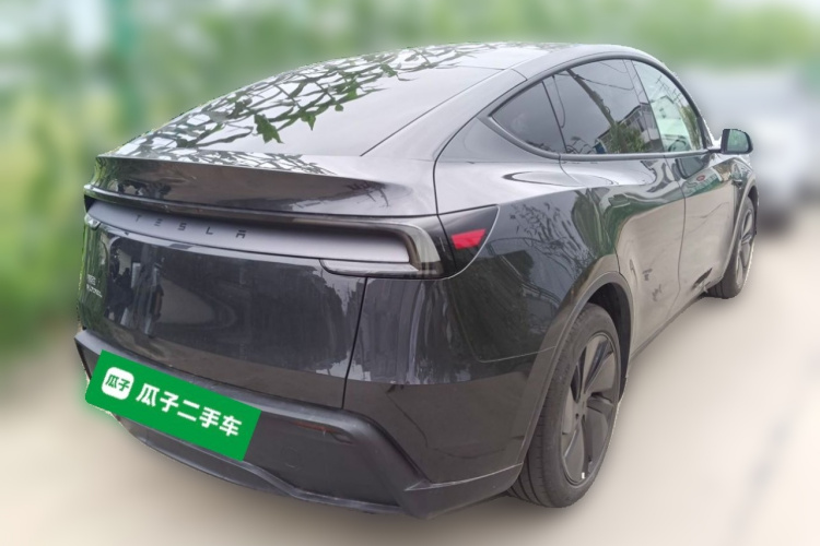 Tesla Model Y 2025 car image #5