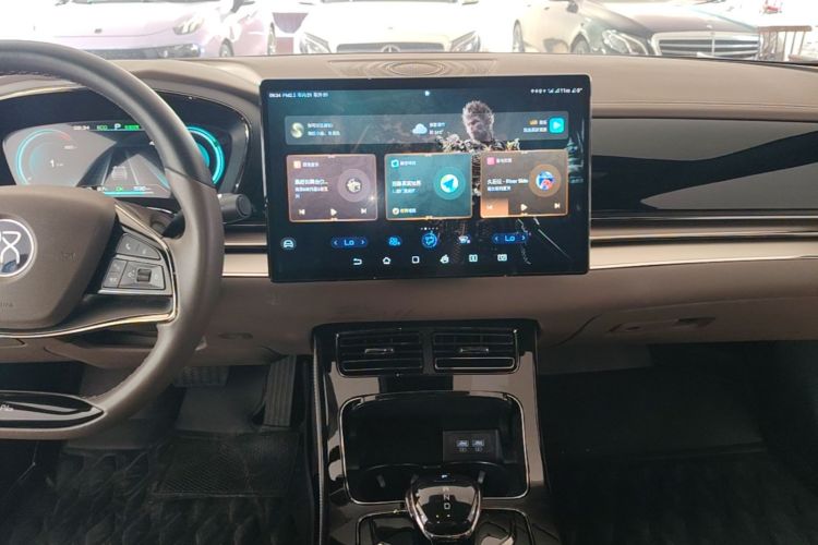 BYD Han 2023 car image #13