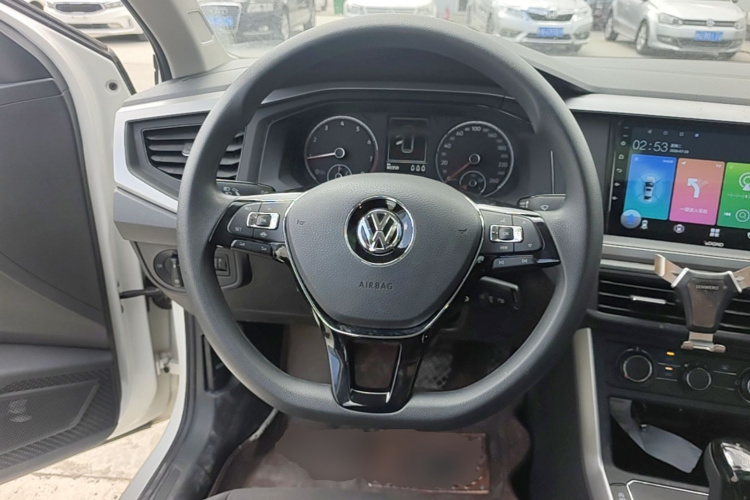Volkswagen Polo 2020 car image #12
