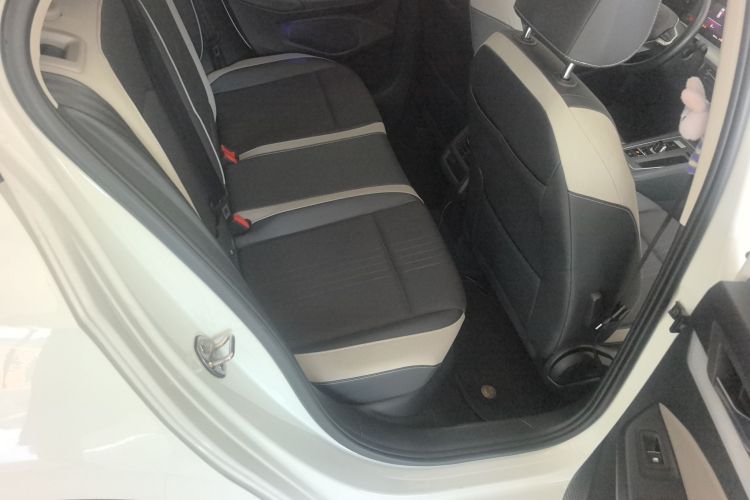 Volkswagen Golf 2021 car image #15