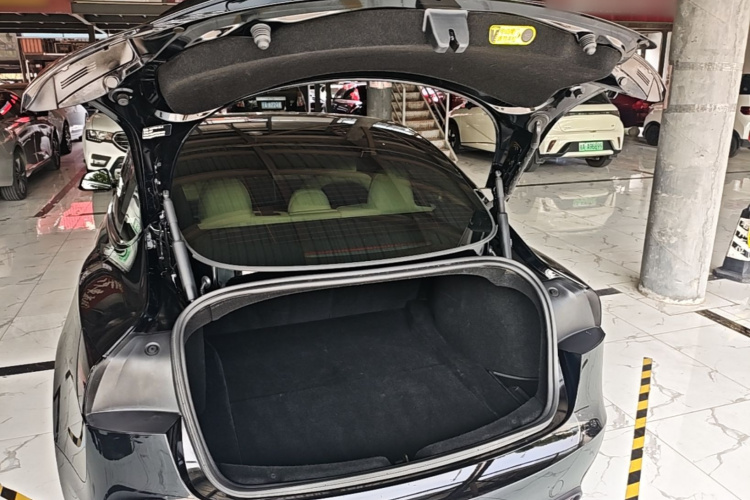 Tesla Model 3 2023 car image #19