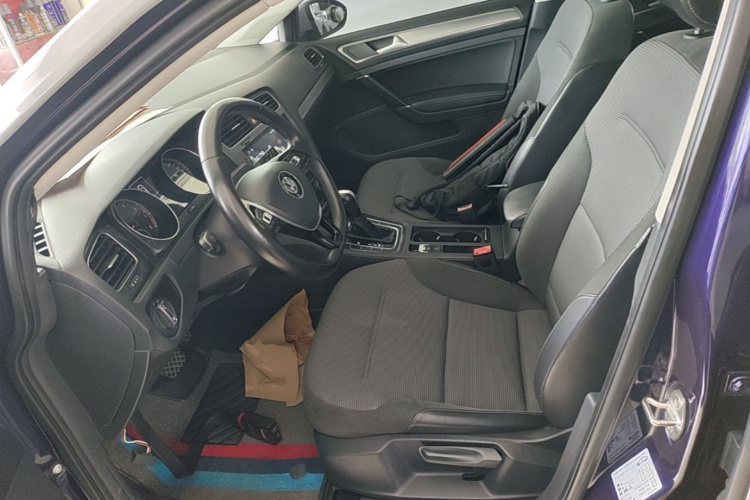 Volkswagen Golf 2018 car image #15