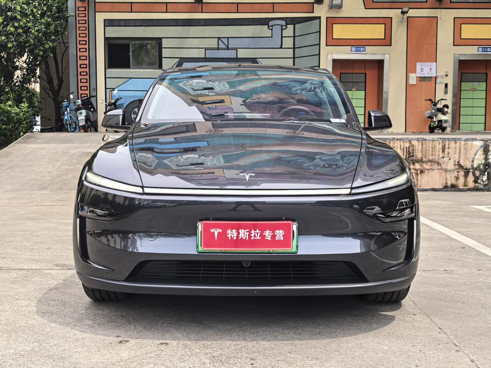 Tesla Model Y 2025 #2 Tesla Model Y 2025 car image #2