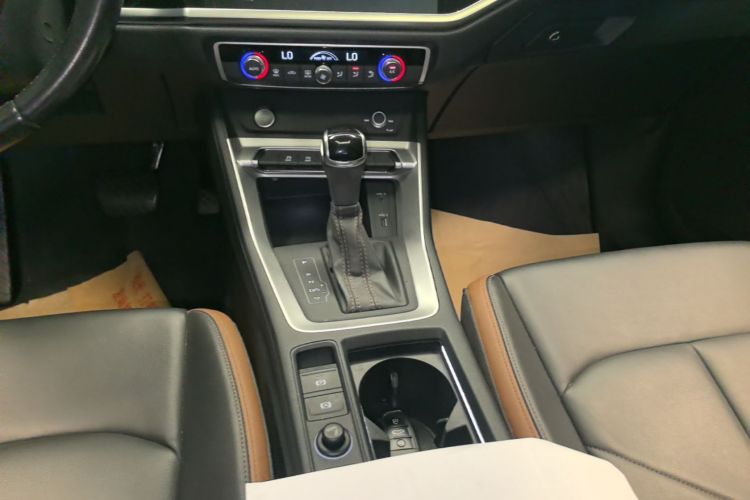 Audi Q3 2020 car image #14