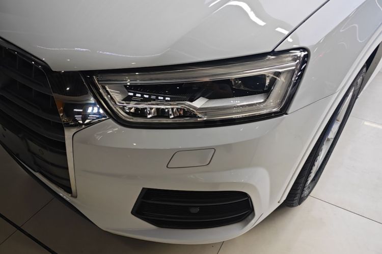 Audi Q3 2018 car image #23