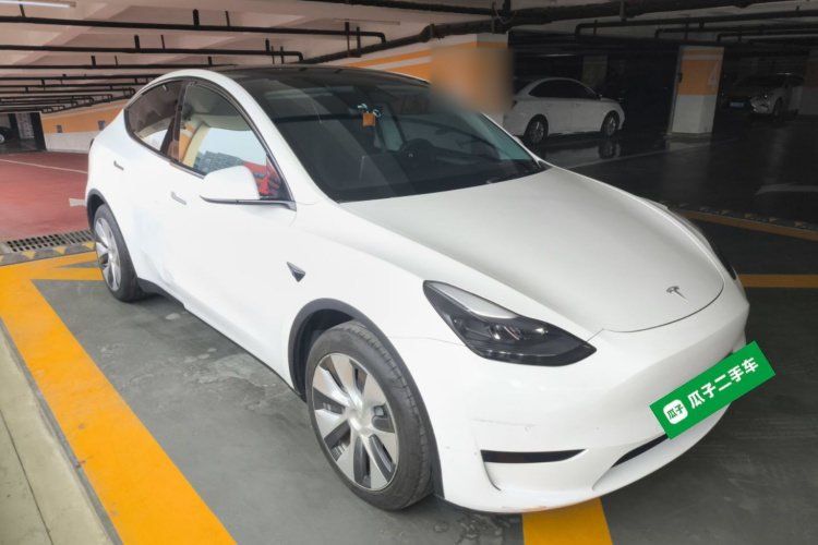 Tesla Model Y 2023 #4 Tesla Model Y 2023 car image #4