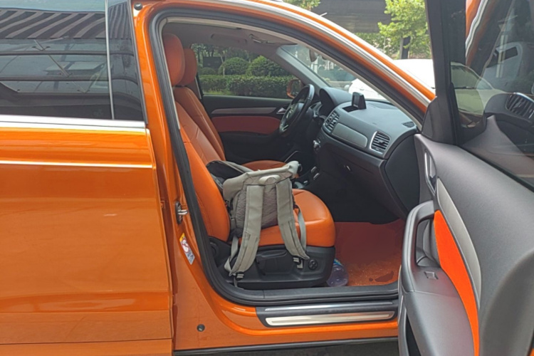 Audi Q3 2015 car image #27