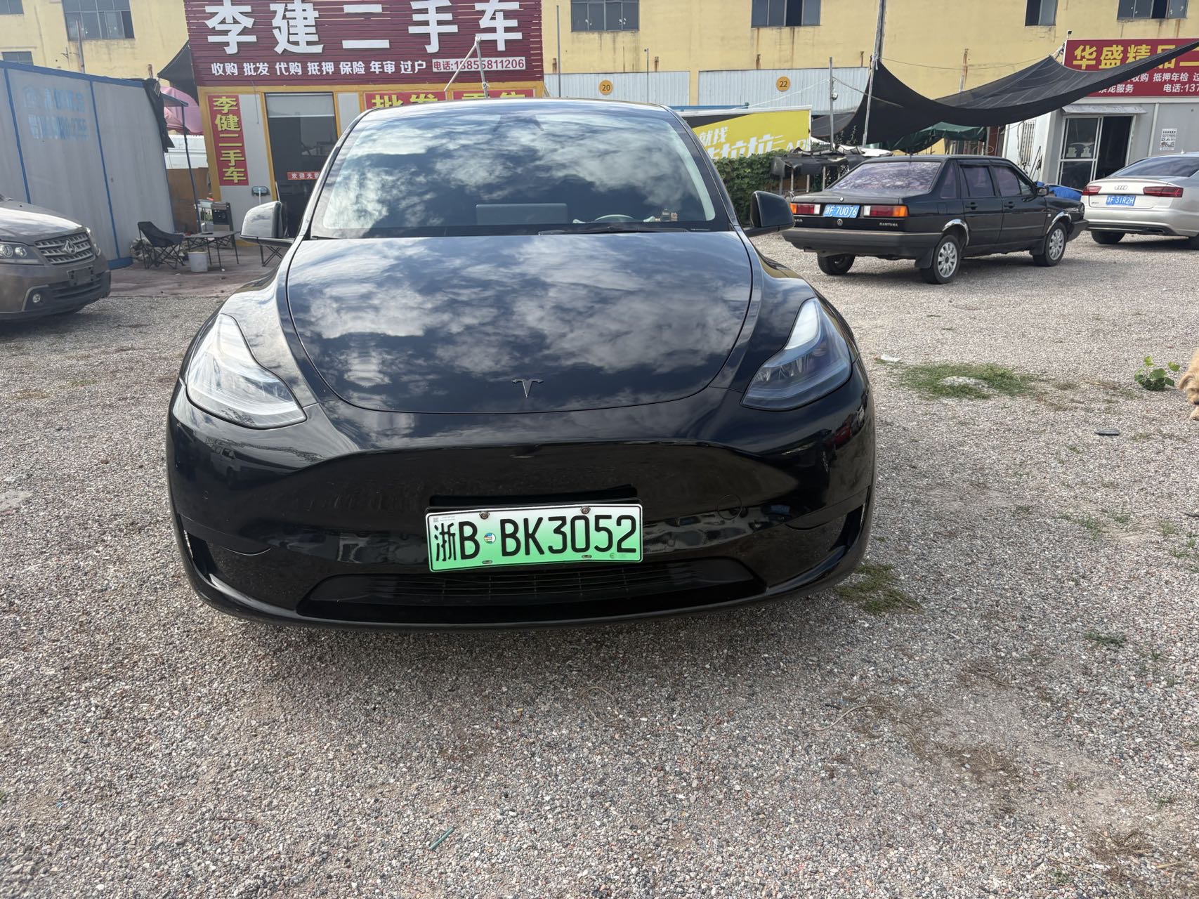 Tesla Model Y 2023 car image #2