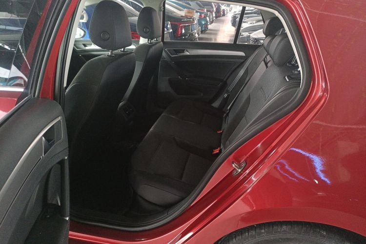 Volkswagen Golf 2019 car image #6