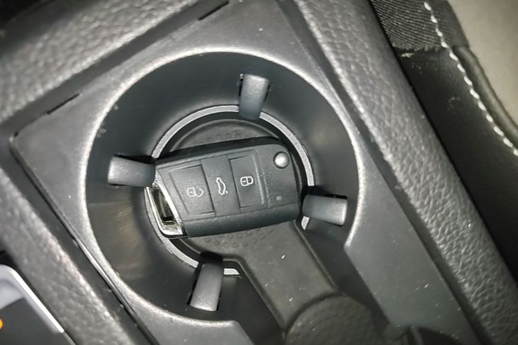 Volkswagen Golf 2020 car image #9