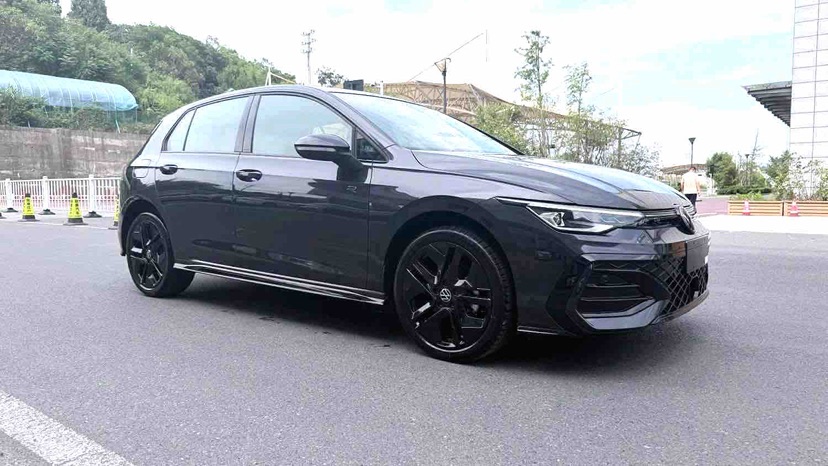 Volkswagen Golf 2026 car image #3