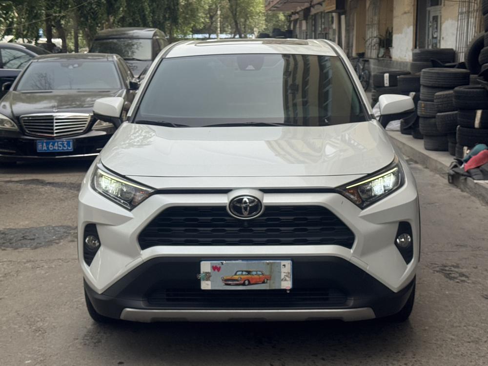 Toyota RAV4 2022 #2 Toyota RAV4 2022 car image #2