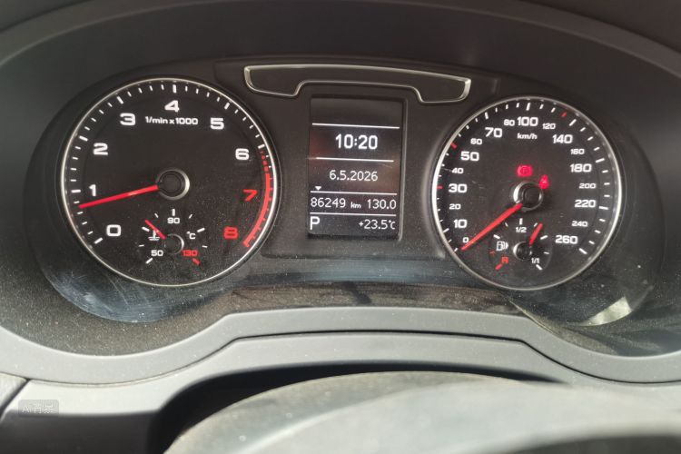 Audi Q3 2016 car image #14