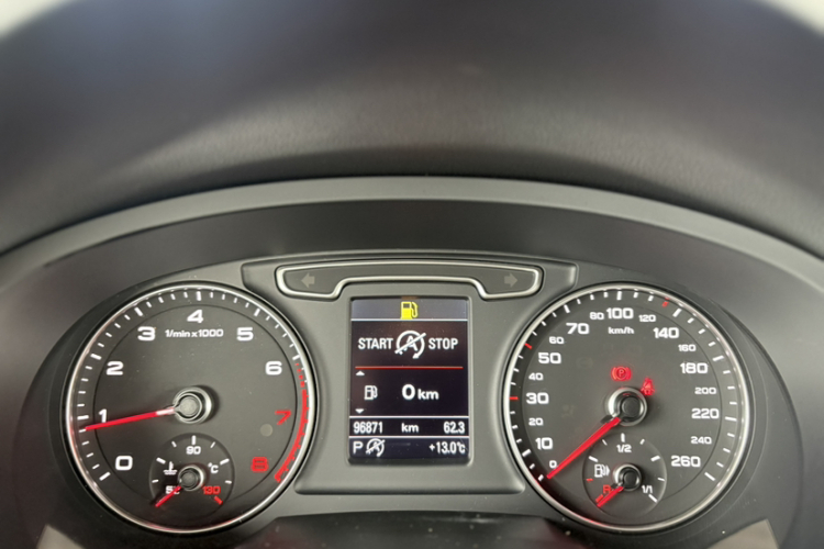 Audi Q3 2016 car image #8