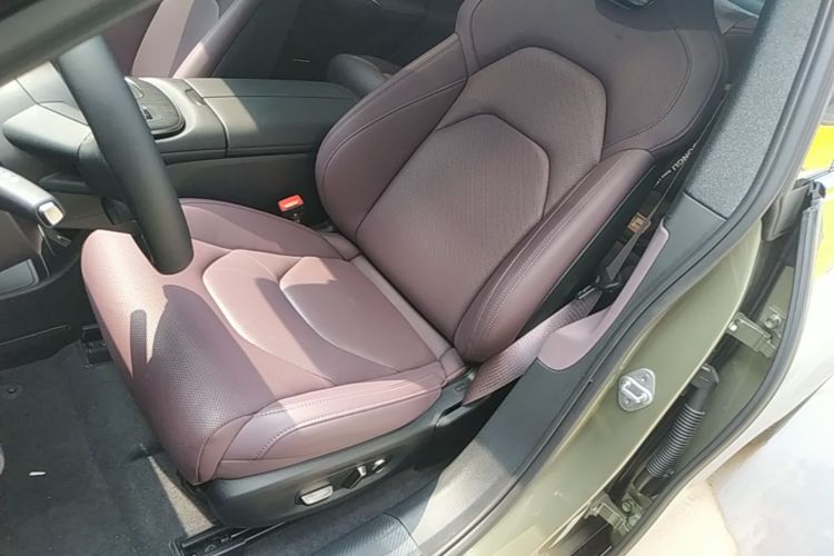 MI SU7 2025 immagine di auto #19