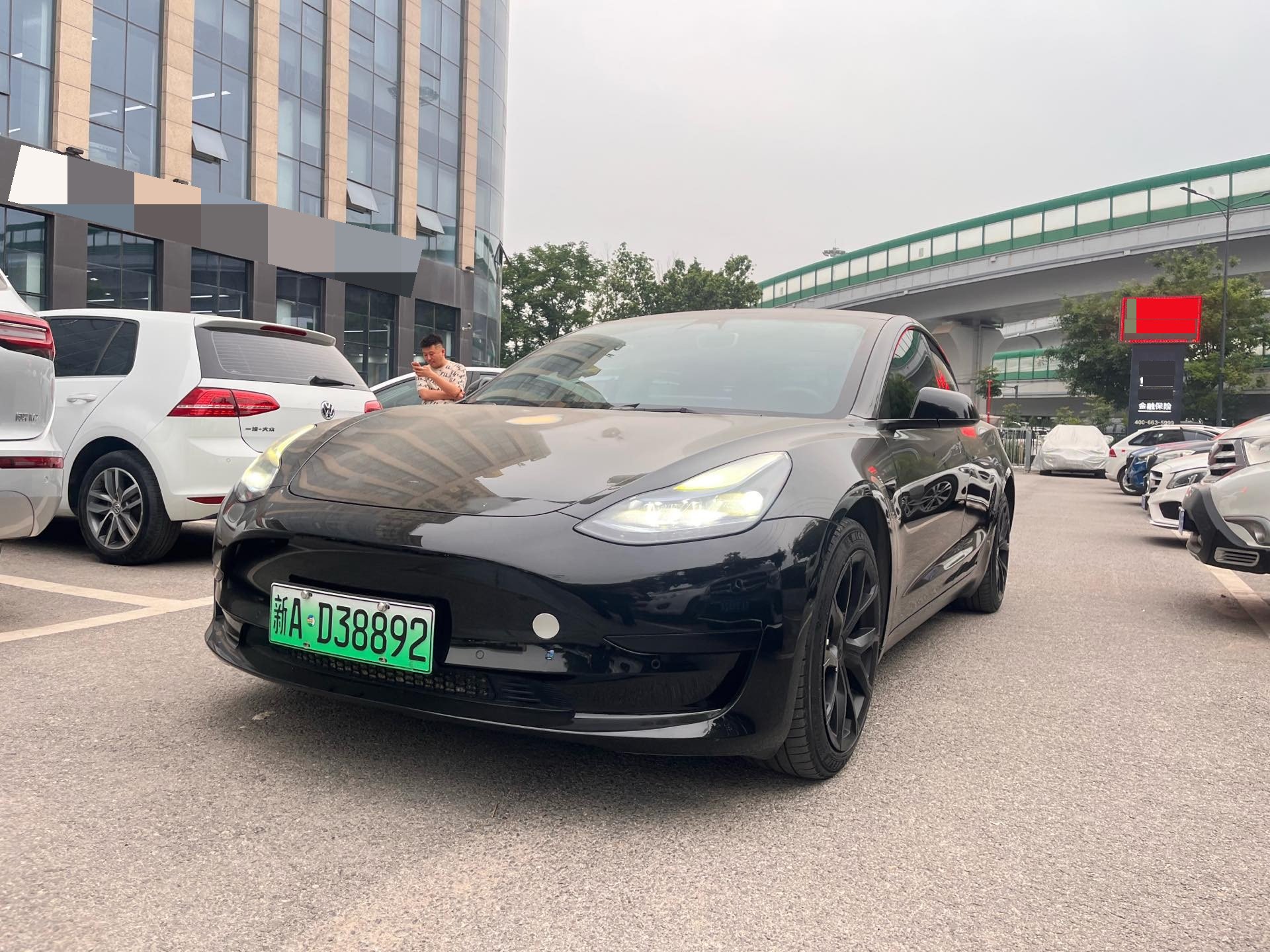Tesla Model 3 2024 immagine di auto 