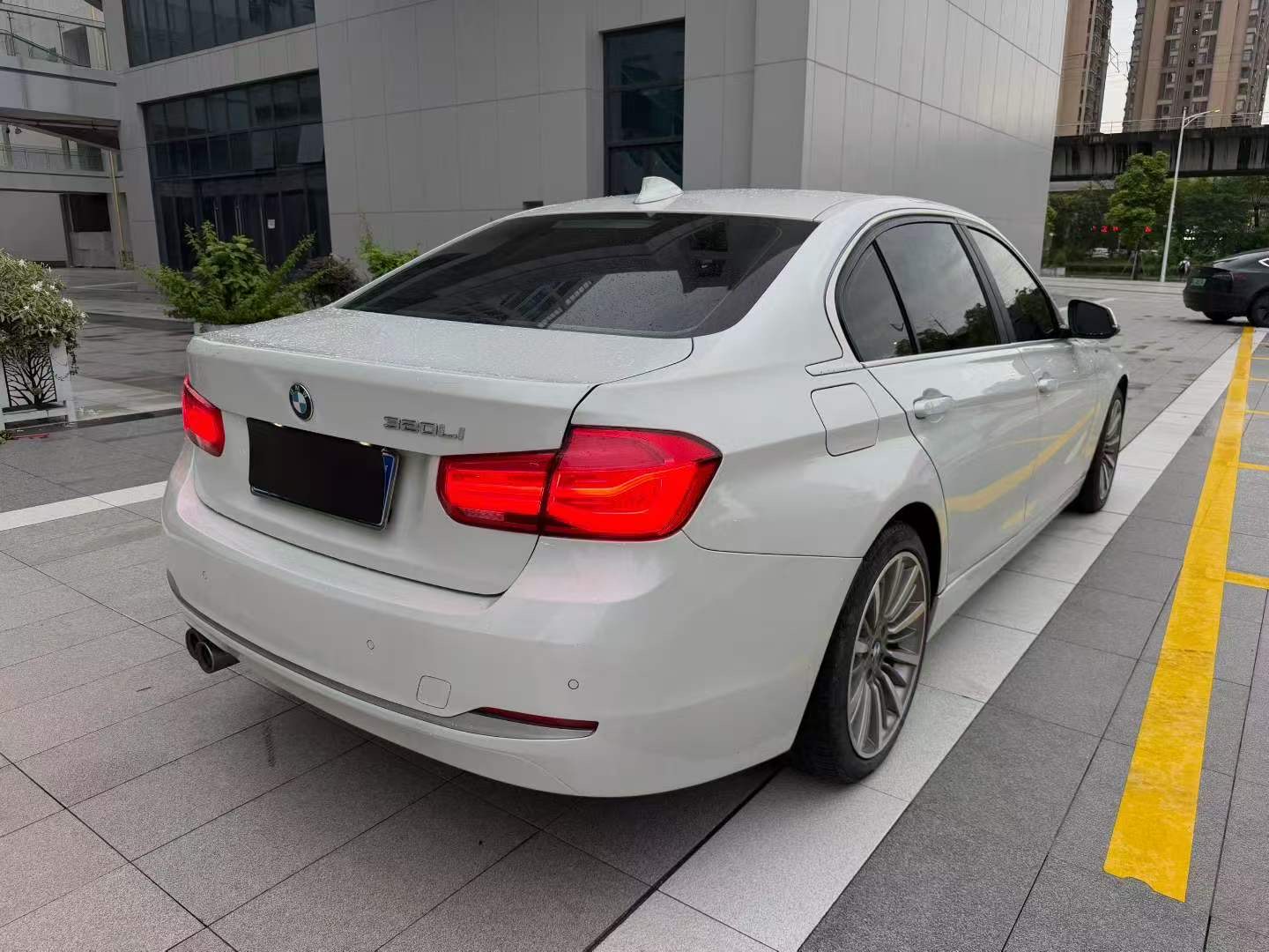 BMW 3 Series 2018 #4 BMW 3 Series 2018 car image #4