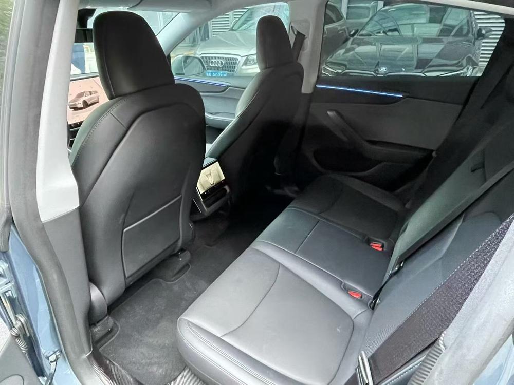 Tesla Model Y 2025 car image #9