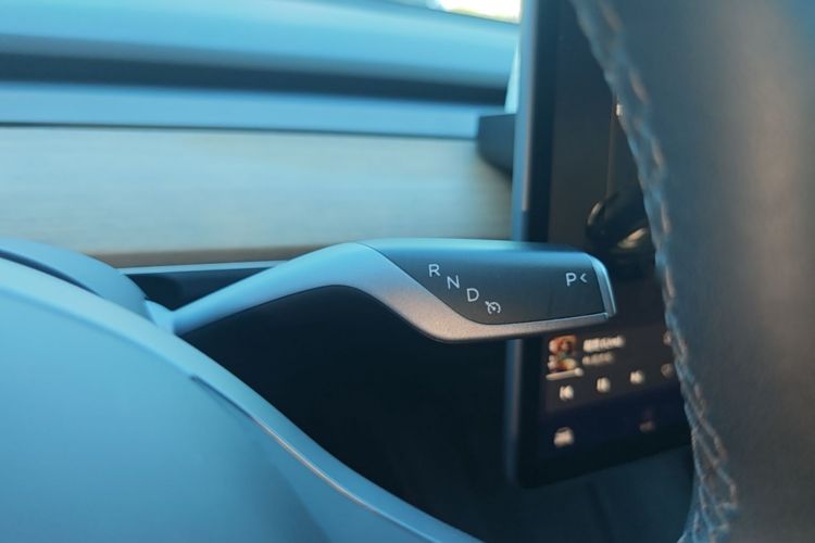 Tesla Model 3 2022 car image #14