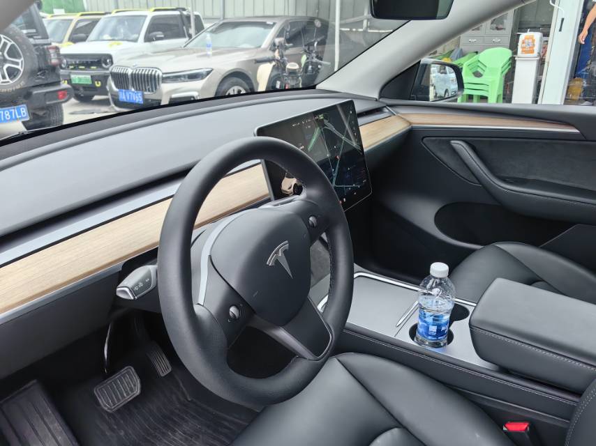 Tesla Model Y 2022 #6 Tesla Model Y 2022 car image #6