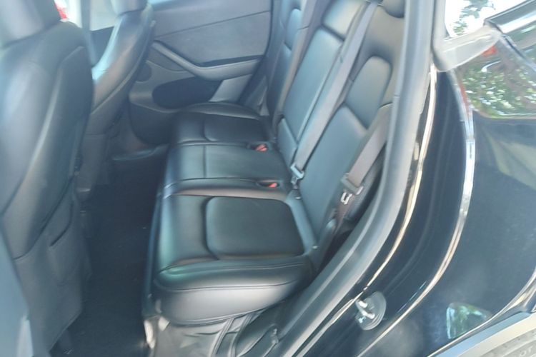 Tesla Model Y 2022 car image #17