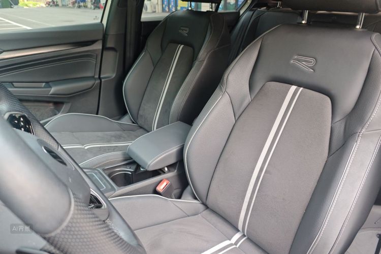 Volkswagen Golf 2023 car image #17