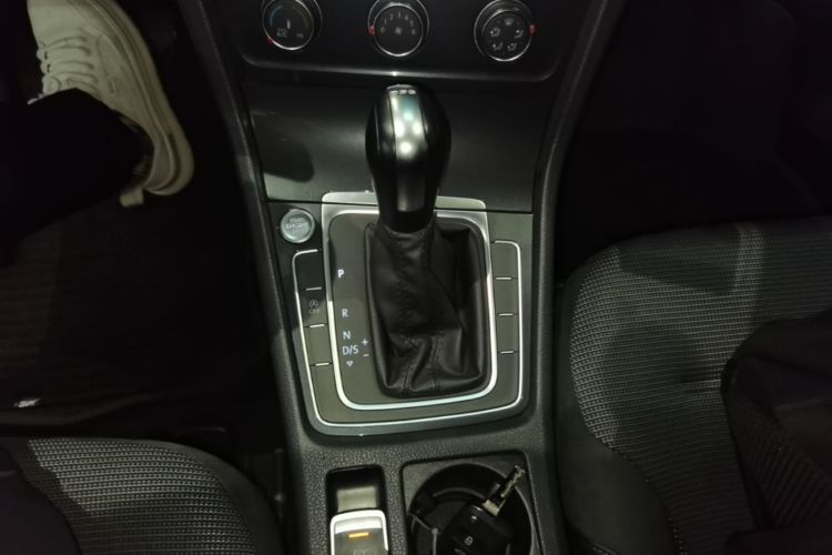 Volkswagen Golf 2020 car image #14
