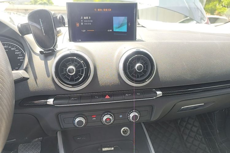 Audi A3 2018 car image #13