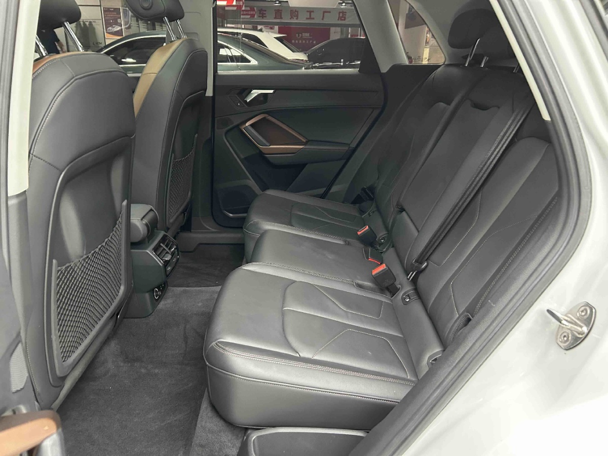 Audi Q3 2022 car image #2