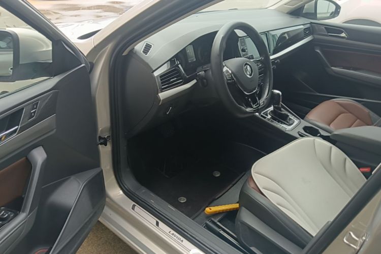 Volkswagen Lavida 2019 car image #16