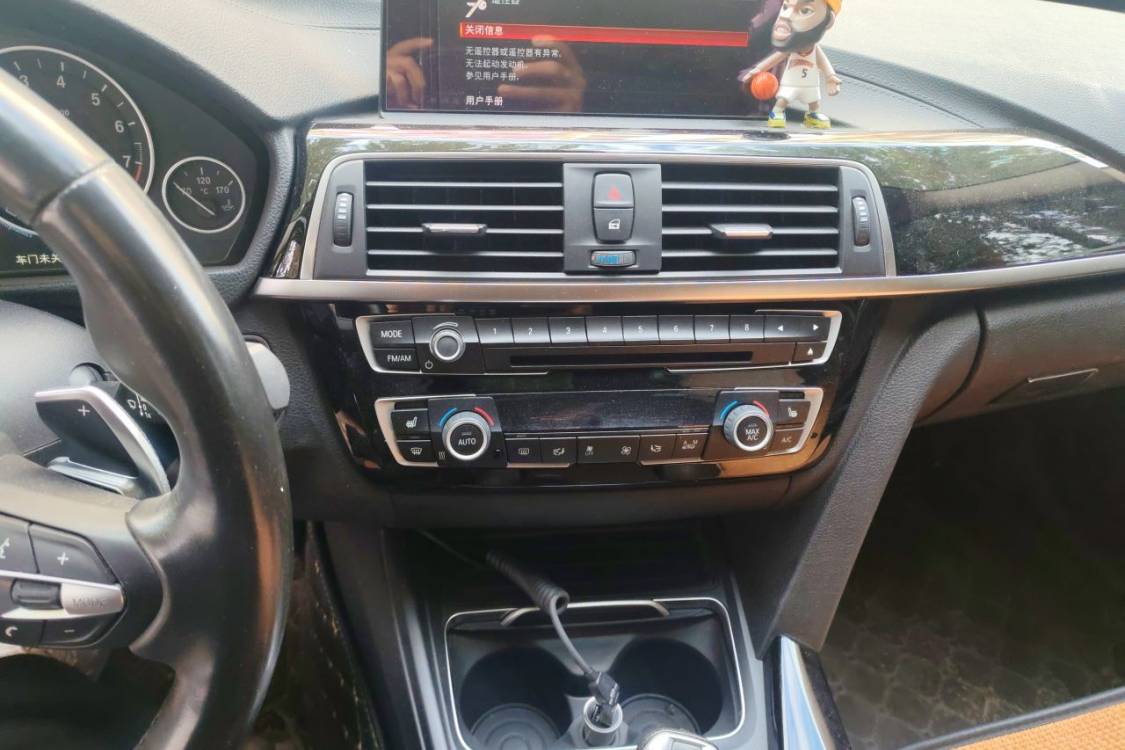 BMW 3 Series 2018 car image #26