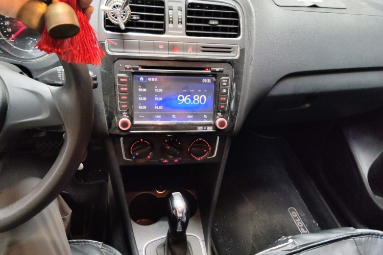 Volkswagen Polo 2015 #17 Volkswagen Polo 2015 car image #17