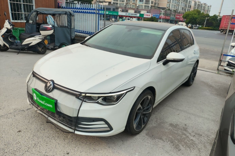 Volkswagen Golf 2023 car image #2