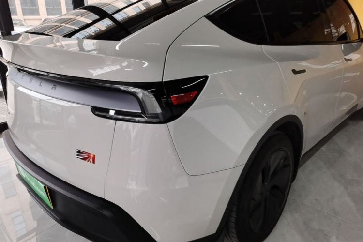 Tesla Model Y 2025 #8 Tesla Model Y 2025 immagine di auto #8