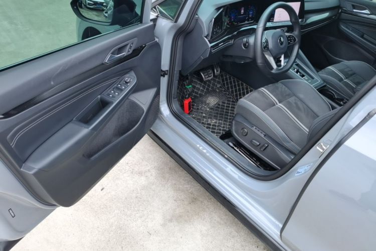 Volkswagen Golf 2024 car image #16