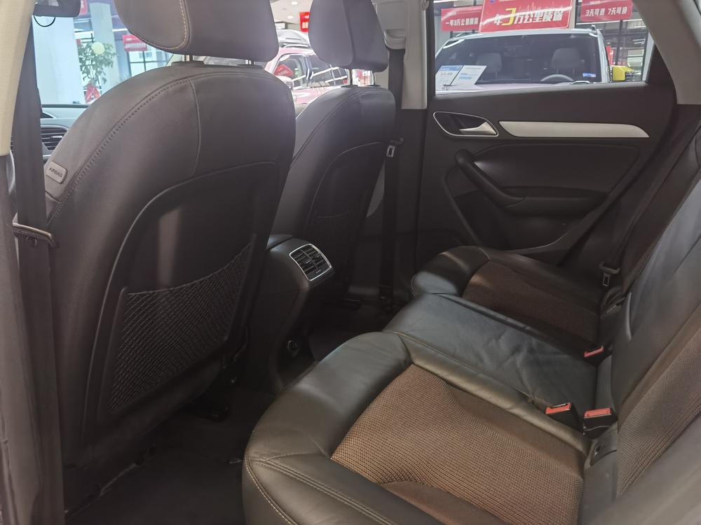 Audi Q3 2018 car image #18