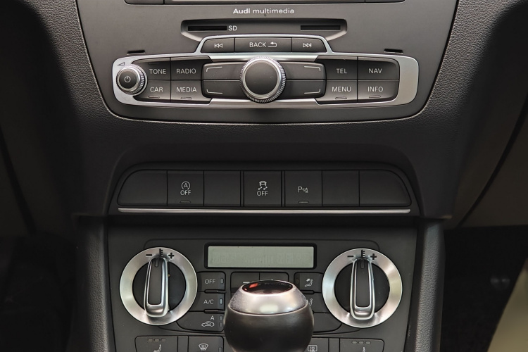 Audi Q3 2016 car image #30