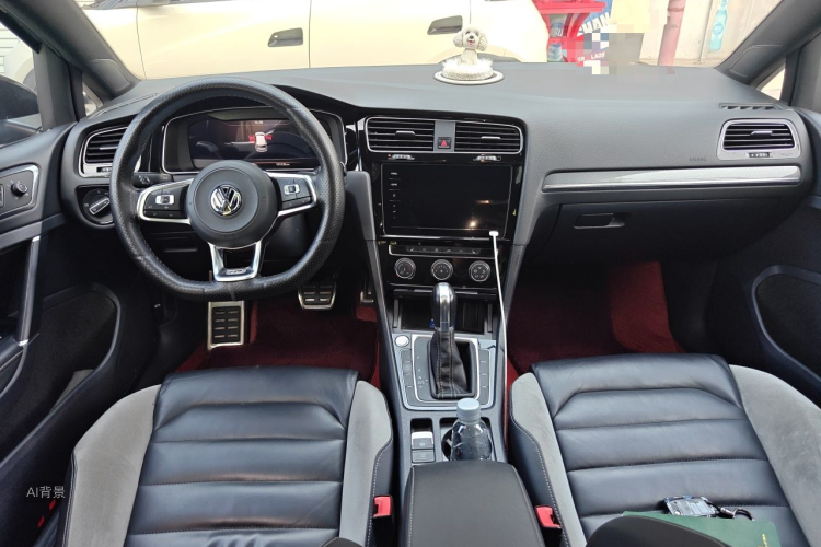Volkswagen Golf 2020 car image #11