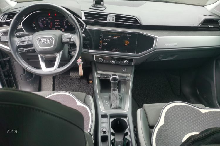 Audi Q3 2021 car image #11