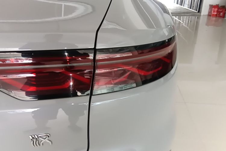 BYD Han 2024 car image #8