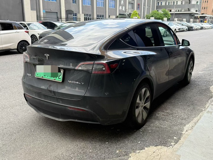 Tesla Model Y 2023 #5 Tesla Model Y 2023 car image #5