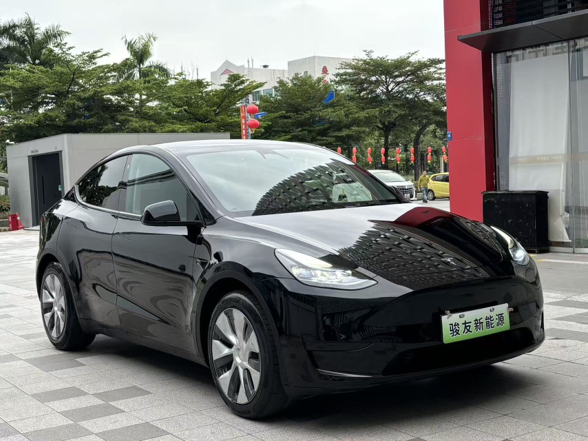 Tesla Model 3 2023 car image #2
