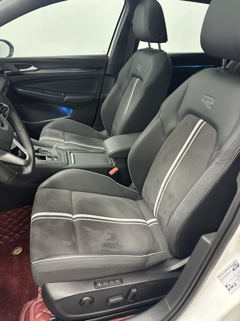 Volkswagen Golf 2023 car image #12
